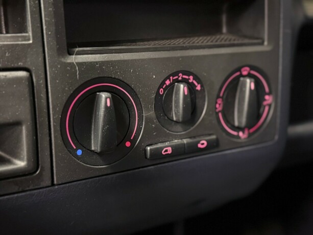 volkswagen-caravelle-diesel-2000-big-21