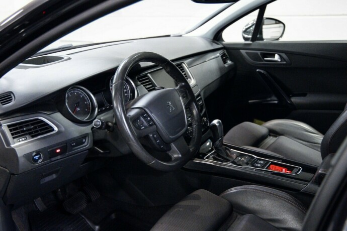 peugeot-508-bensin-2016-big-5