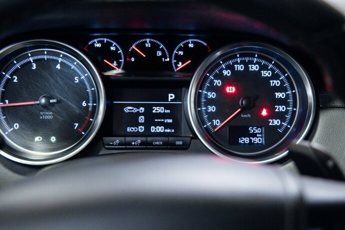 peugeot-508-bensin-2016-big-11