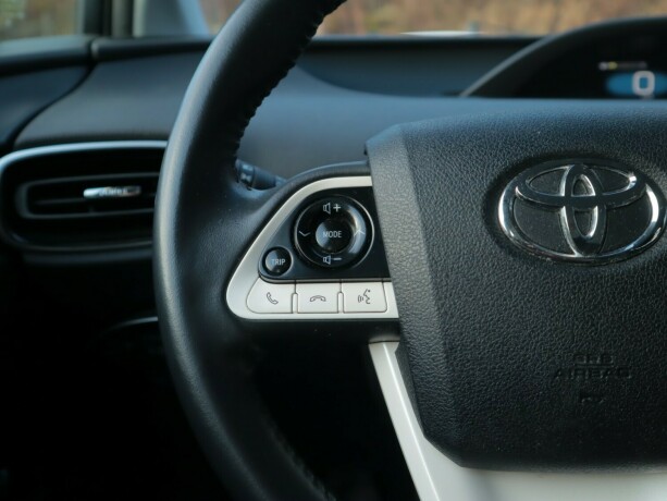 toyota-prius-elektrisitetbensin-2018-big-16