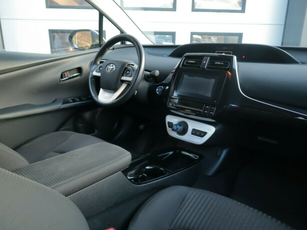 toyota-prius-elektrisitetbensin-2018-big-10