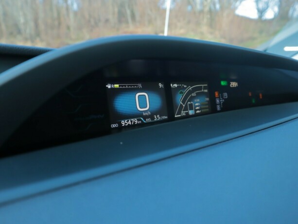 toyota-prius-elektrisitetbensin-2018-big-24