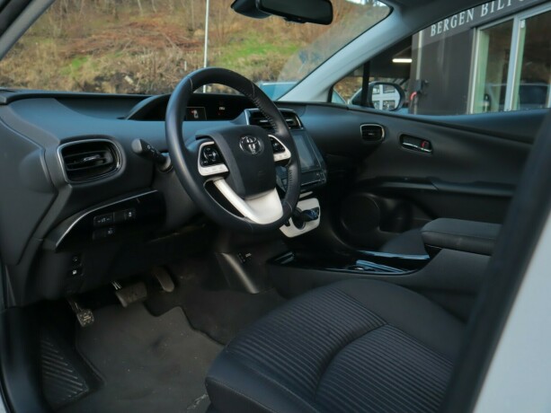 toyota-prius-elektrisitetbensin-2018-big-7