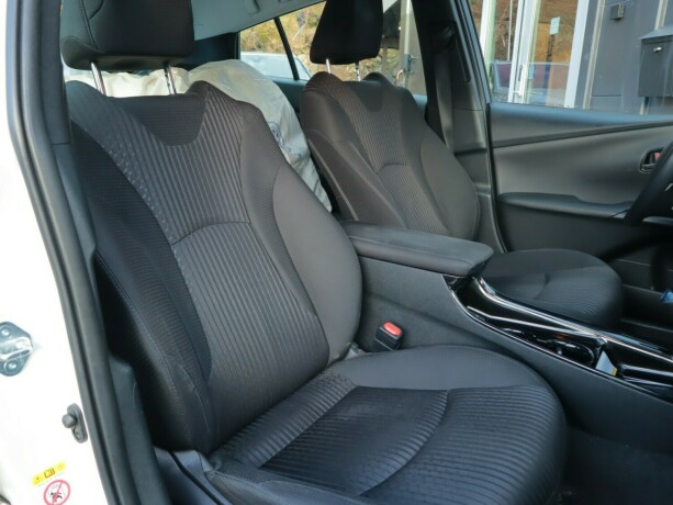 toyota-prius-elektrisitetbensin-2018-big-11