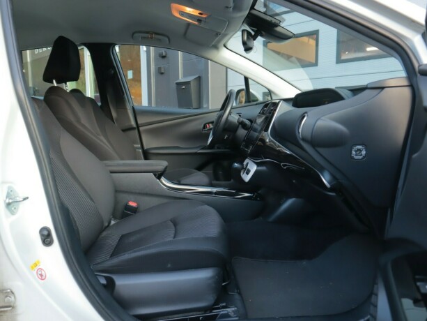 toyota-prius-elektrisitetbensin-2018-big-9