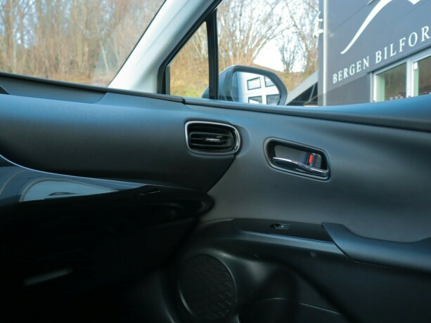 toyota-prius-elektrisitetbensin-2018-big-15