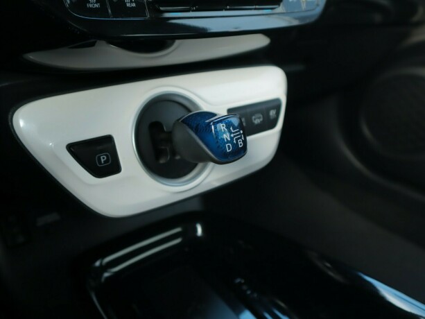 toyota-prius-elektrisitetbensin-2018-big-13