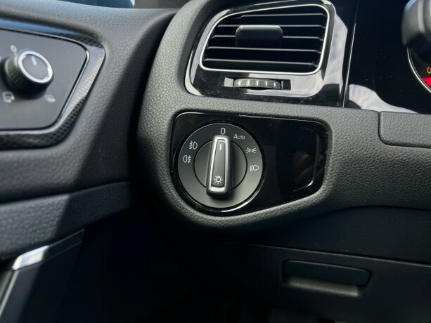 volkswagen-golf-diesel-2014-big-16