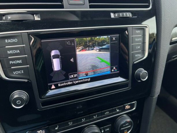 volkswagen-golf-diesel-2014-big-24