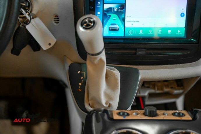 mercedes-benz-vito-diesel-2013-big-45