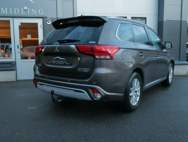 mitsubishi-outlander-elektrisitetbensin-2019-big-3