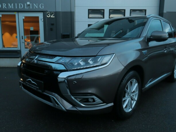 mitsubishi-outlander-elektrisitetbensin-2019-big-4