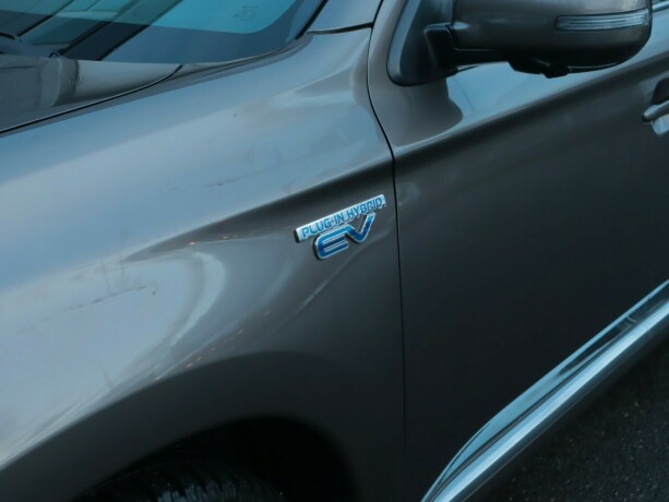 mitsubishi-outlander-elektrisitetbensin-2019-big-19