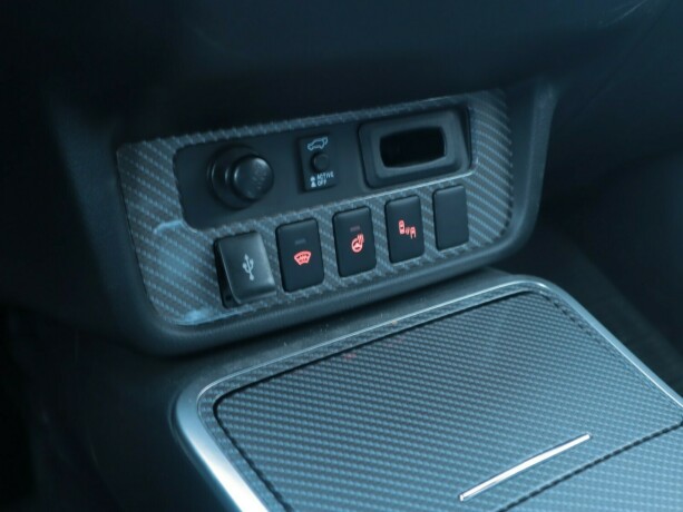 mitsubishi-outlander-elektrisitetbensin-2019-big-12