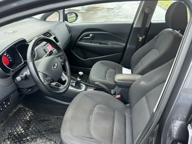kia-rio-bensin-2013-big-6