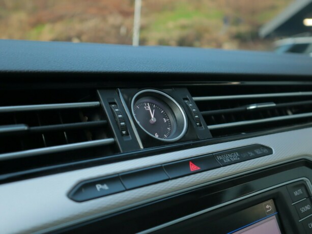 volkswagen-passat-elektrisitetbensin-2017-big-18