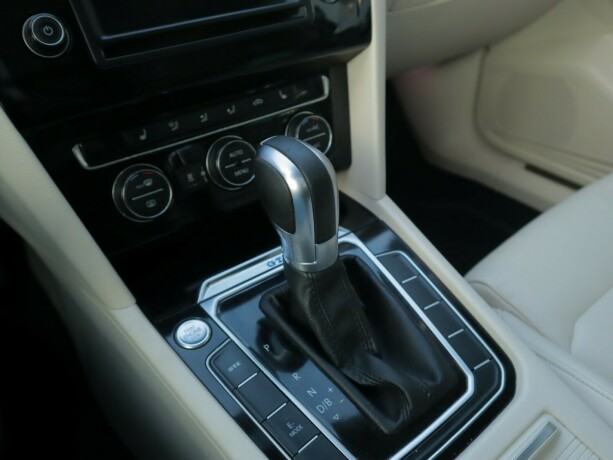 volkswagen-passat-elektrisitetbensin-2017-big-13