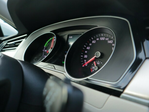 volkswagen-passat-elektrisitetbensin-2017-big-19