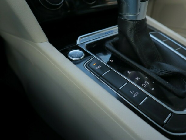 volkswagen-passat-elektrisitetbensin-2017-big-14