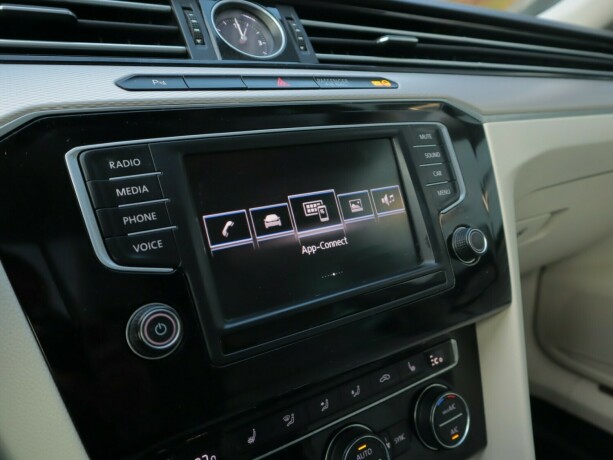 volkswagen-passat-elektrisitetbensin-2017-big-24