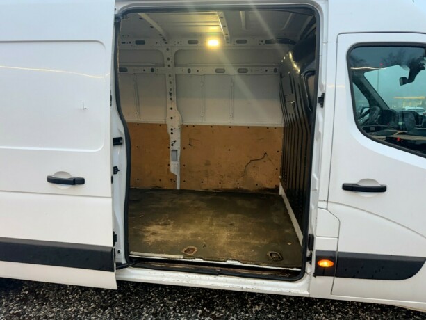 renault-master-diesel-2020-big-19