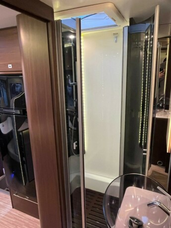 benimar-aristeo-694-queensbed-senkeseng-truma-6eh-stort-kj248leskap-fuktgasstest-tilstandsrapport-diesel-2015-big-54