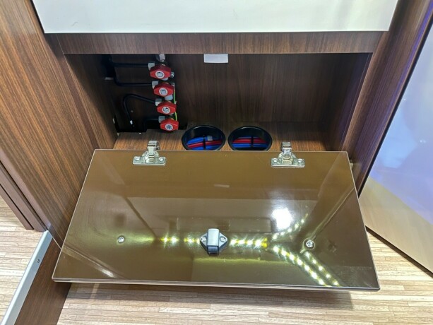 benimar-aristeo-694-queensbed-senkeseng-truma-6eh-stort-kj248leskap-fuktgasstest-tilstandsrapport-diesel-2015-big-37