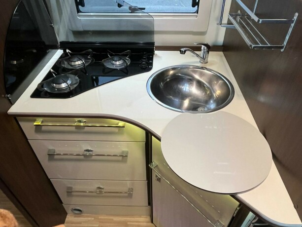 benimar-aristeo-694-queensbed-senkeseng-truma-6eh-stort-kj248leskap-fuktgasstest-tilstandsrapport-diesel-2015-big-34