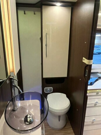 benimar-aristeo-694-queensbed-senkeseng-truma-6eh-stort-kj248leskap-fuktgasstest-tilstandsrapport-diesel-2015-big-59