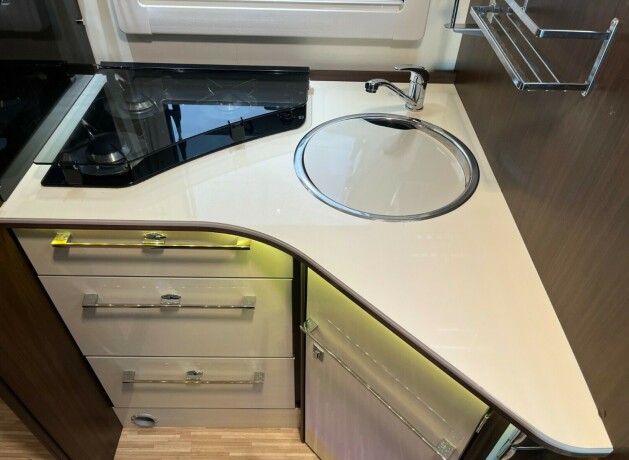 benimar-aristeo-694-queensbed-senkeseng-truma-6eh-stort-kj248leskap-fuktgasstest-tilstandsrapport-diesel-2015-big-33