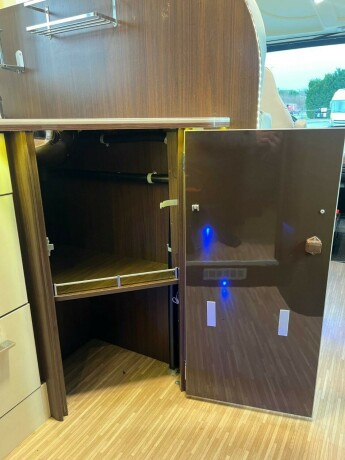 benimar-aristeo-694-queensbed-senkeseng-truma-6eh-stort-kj248leskap-fuktgasstest-tilstandsrapport-diesel-2015-big-38