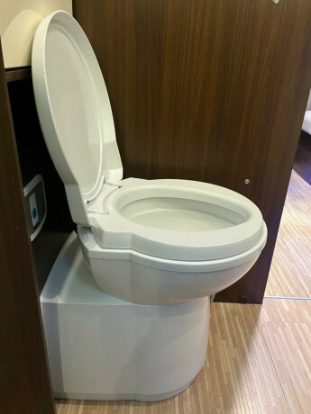 benimar-aristeo-694-queensbed-senkeseng-truma-6eh-stort-kj248leskap-fuktgasstest-tilstandsrapport-diesel-2015-big-64