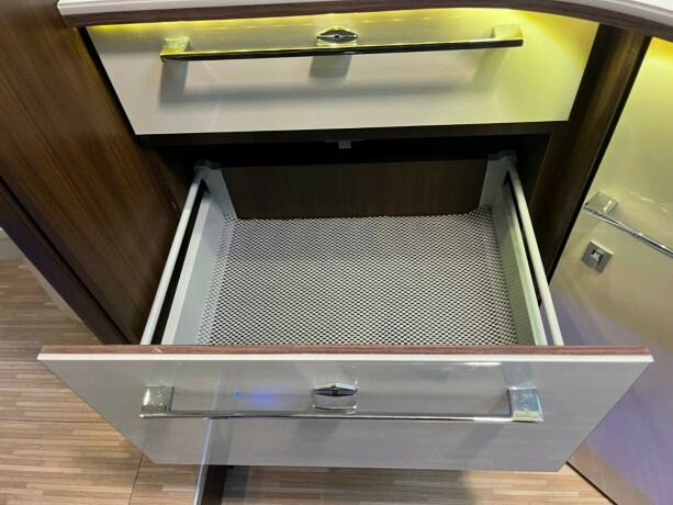 benimar-aristeo-694-queensbed-senkeseng-truma-6eh-stort-kj248leskap-fuktgasstest-tilstandsrapport-diesel-2015-big-36