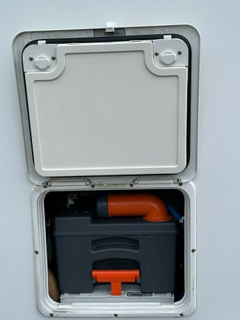 benimar-aristeo-694-queensbed-senkeseng-truma-6eh-stort-kj248leskap-fuktgasstest-tilstandsrapport-diesel-2015-big-10