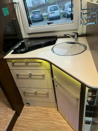 benimar-aristeo-694-queensbed-senkeseng-truma-6eh-stort-kj248leskap-fuktgasstest-tilstandsrapport-diesel-2015-big-31