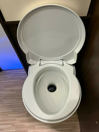 benimar-aristeo-694-queensbed-senkeseng-truma-6eh-stort-kj248leskap-fuktgasstest-tilstandsrapport-diesel-2015-big-63