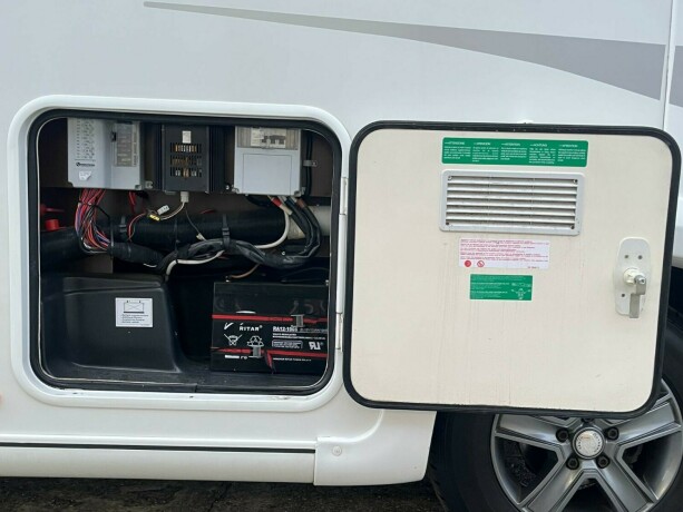 benimar-aristeo-694-queensbed-senkeseng-truma-6eh-stort-kj248leskap-fuktgasstest-tilstandsrapport-diesel-2015-big-8