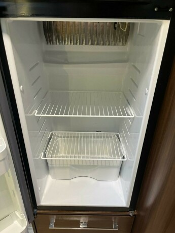 benimar-aristeo-694-queensbed-senkeseng-truma-6eh-stort-kj248leskap-fuktgasstest-tilstandsrapport-diesel-2015-big-43