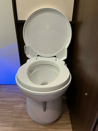 benimar-aristeo-694-queensbed-senkeseng-truma-6eh-stort-kj248leskap-fuktgasstest-tilstandsrapport-diesel-2015-big-62