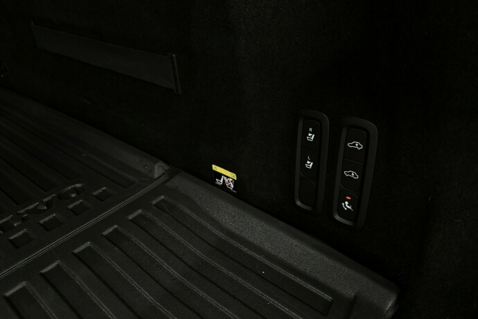 volvo-xc-60-plug-in-petrol-2019-big-42