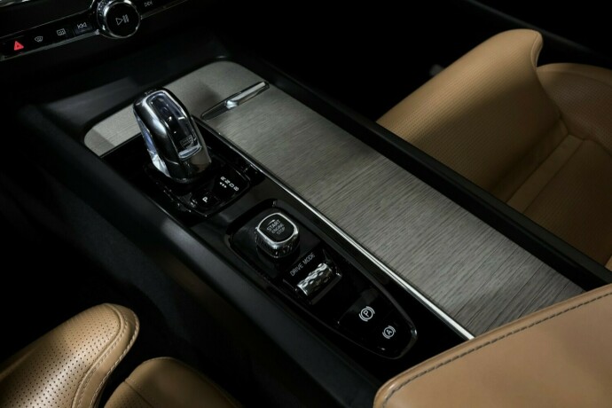 volvo-xc-60-plug-in-petrol-2019-big-21