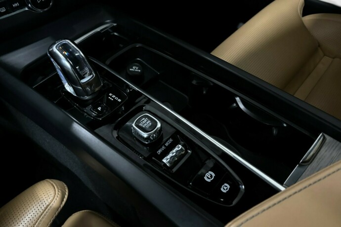 volvo-xc-60-plug-in-petrol-2019-big-22