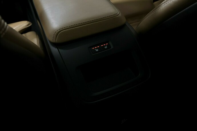 volvo-xc-60-plug-in-petrol-2019-big-26