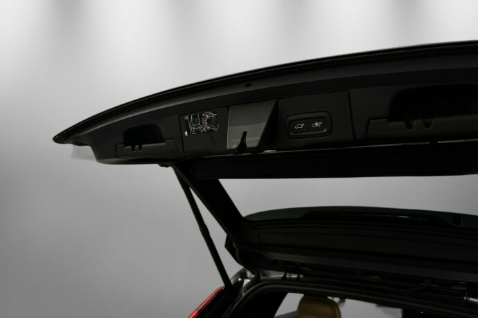 volvo-xc-60-plug-in-petrol-2019-big-41