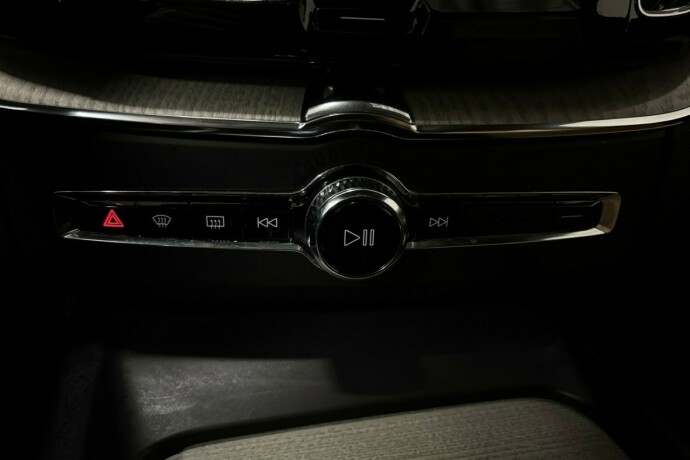 volvo-xc-60-plug-in-petrol-2019-big-40