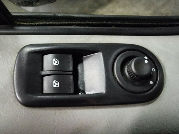 opel-vivaro-diesel-2006-big-11