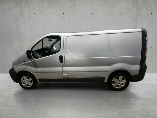 opel-vivaro-diesel-2006-big-1