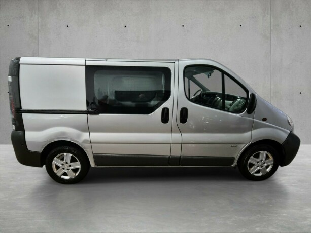 opel-vivaro-diesel-2006-big-6