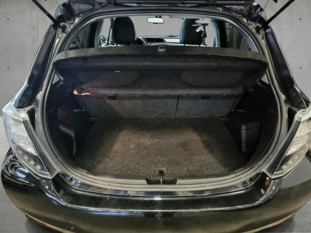 toyota-yaris-bensin-2014-big-28