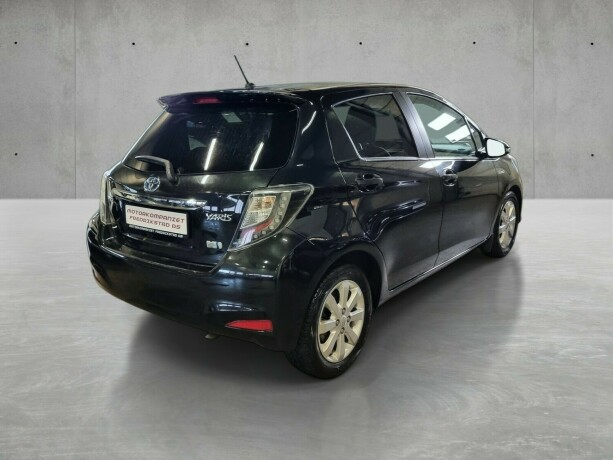 toyota-yaris-bensin-2014-big-6